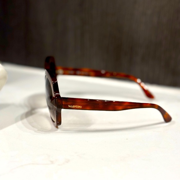 VALENTINO Sunglasses - Picture 3 of 5